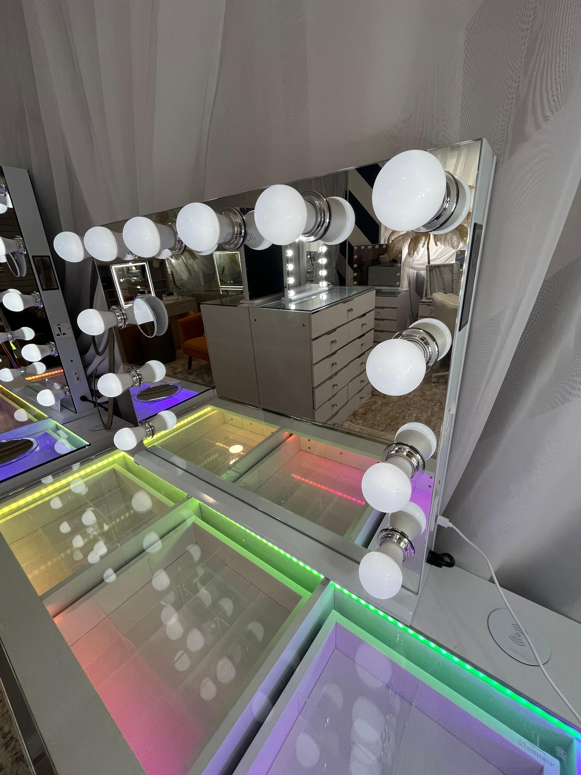 Glam Landscape Hollywood Makeup Mirror with Bluetooth