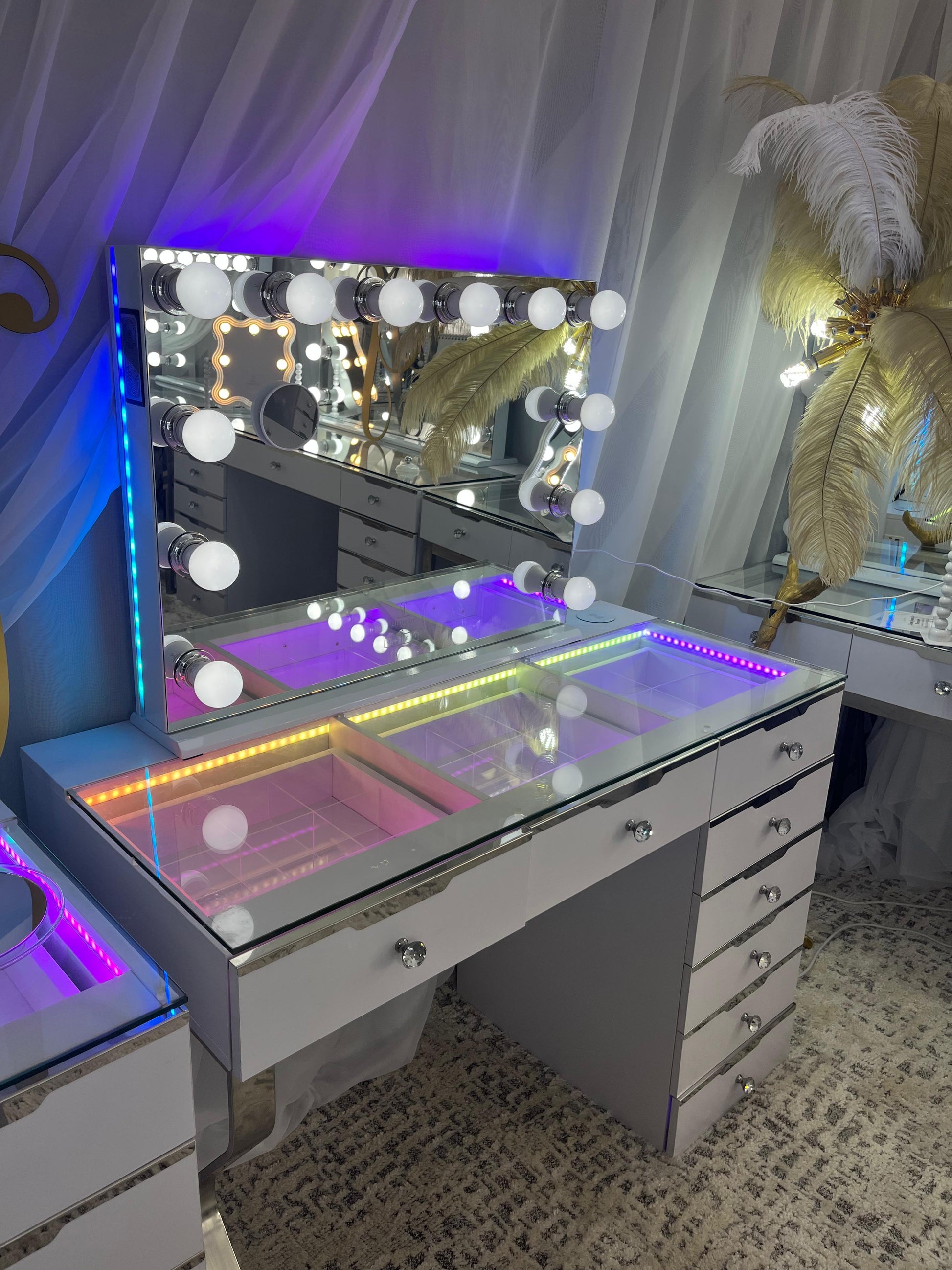 Glam Landscape Hollywood Makeup Mirror with Bluetooth