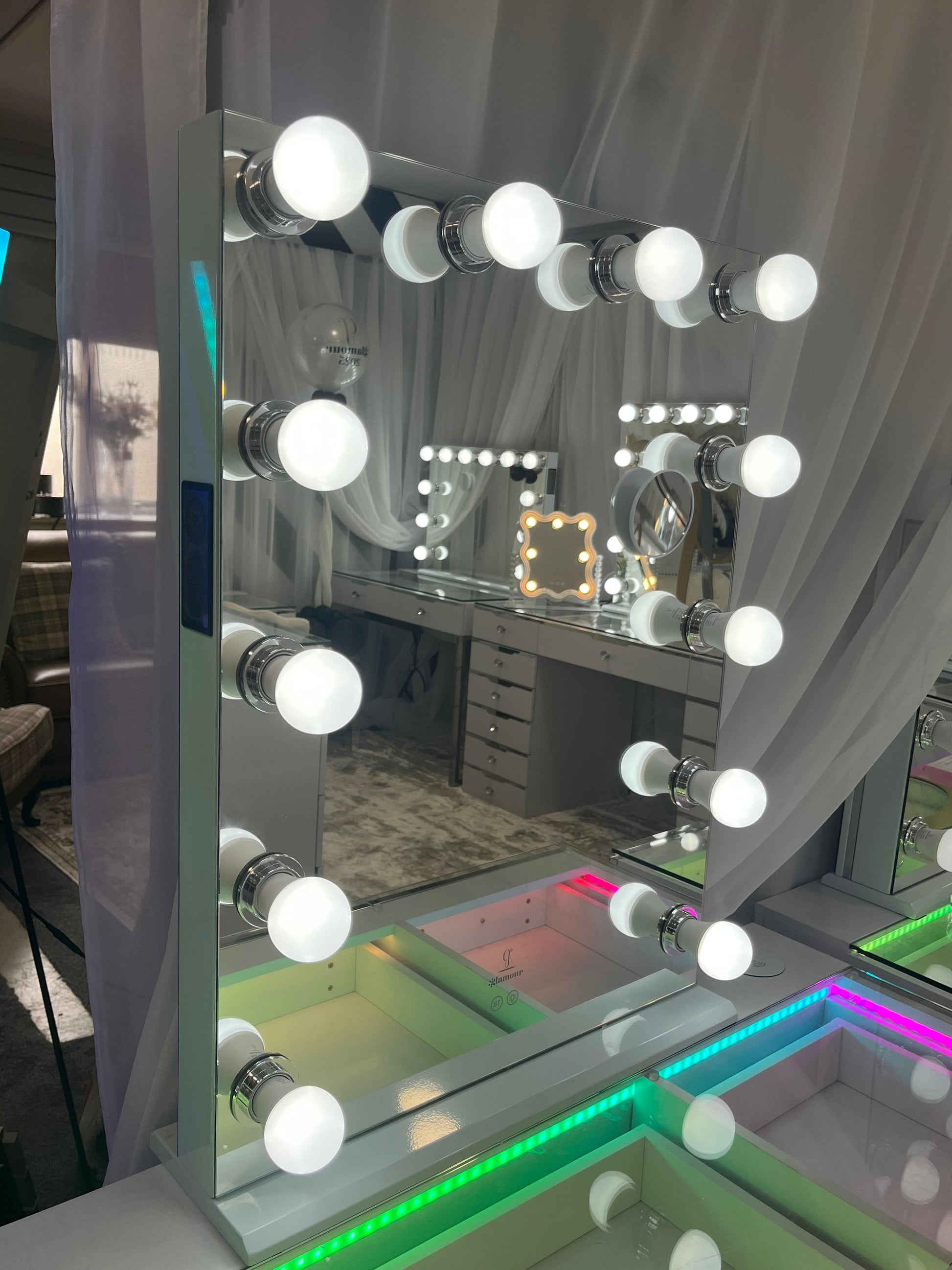 Glam Portrait Hollywood Makeup Mirror with Bluetooth