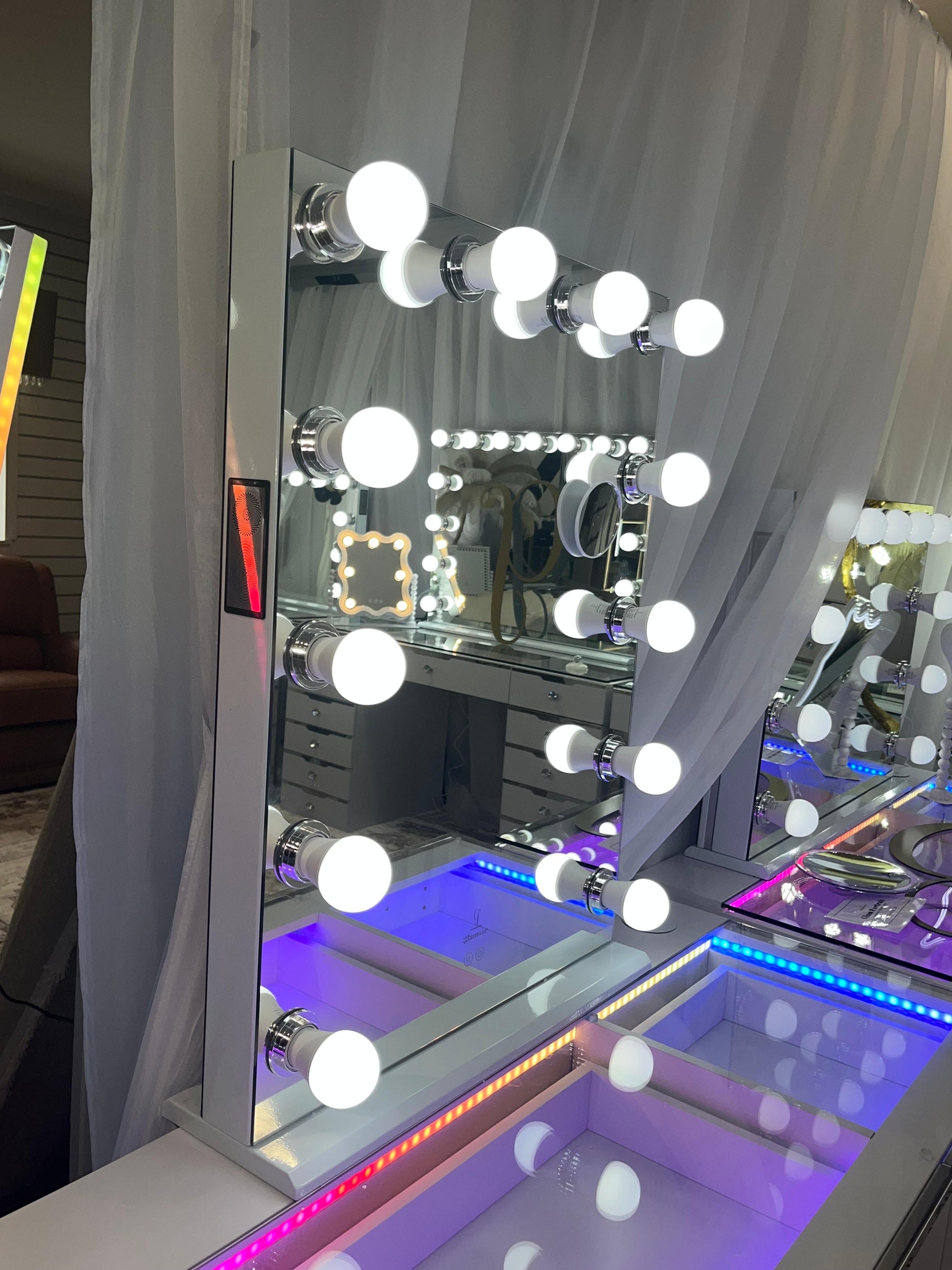 Glam Portrait Hollywood Makeup Mirror with Bluetooth