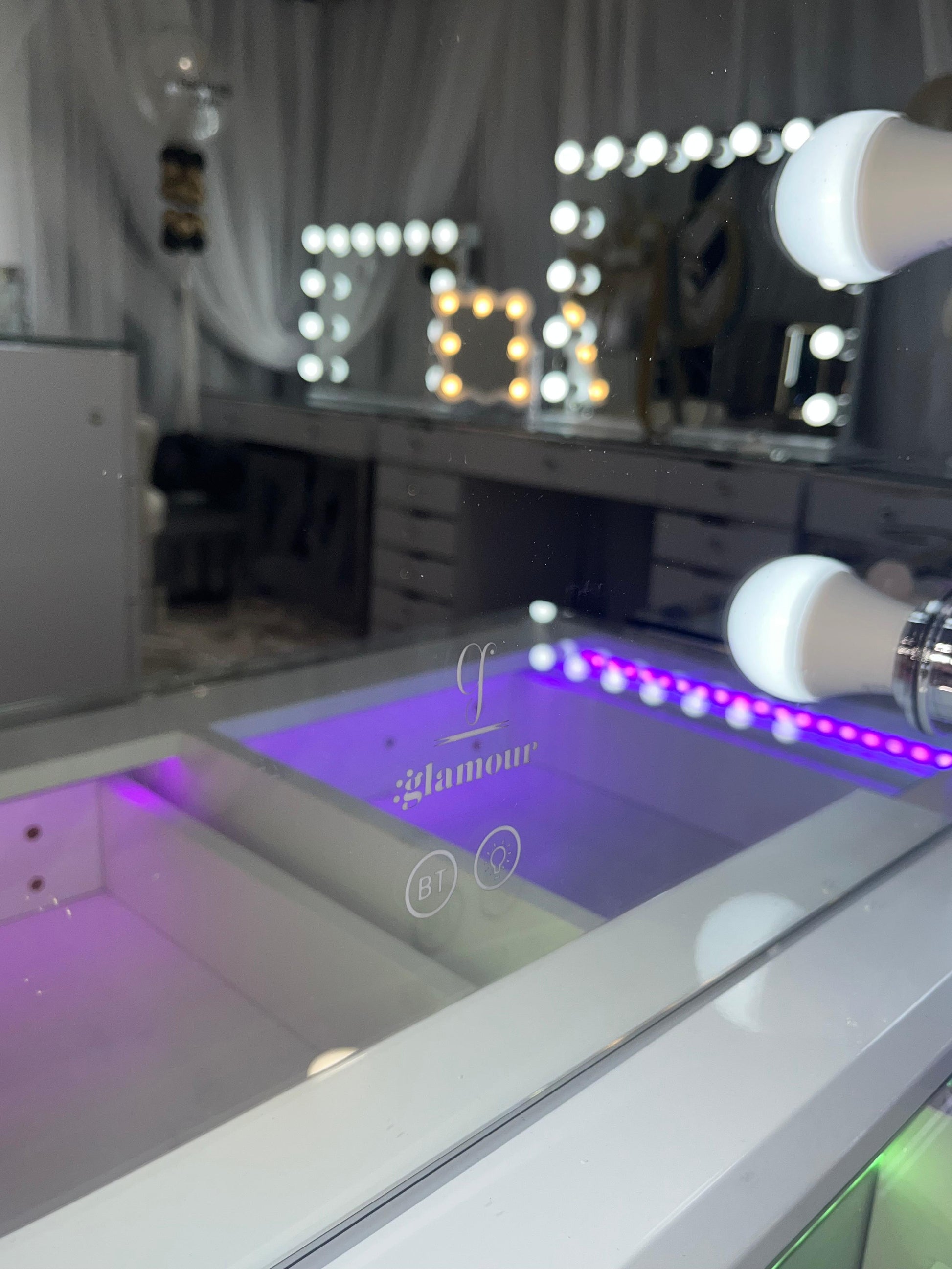 Glam Portrait Hollywood Makeup Mirror with Bluetooth