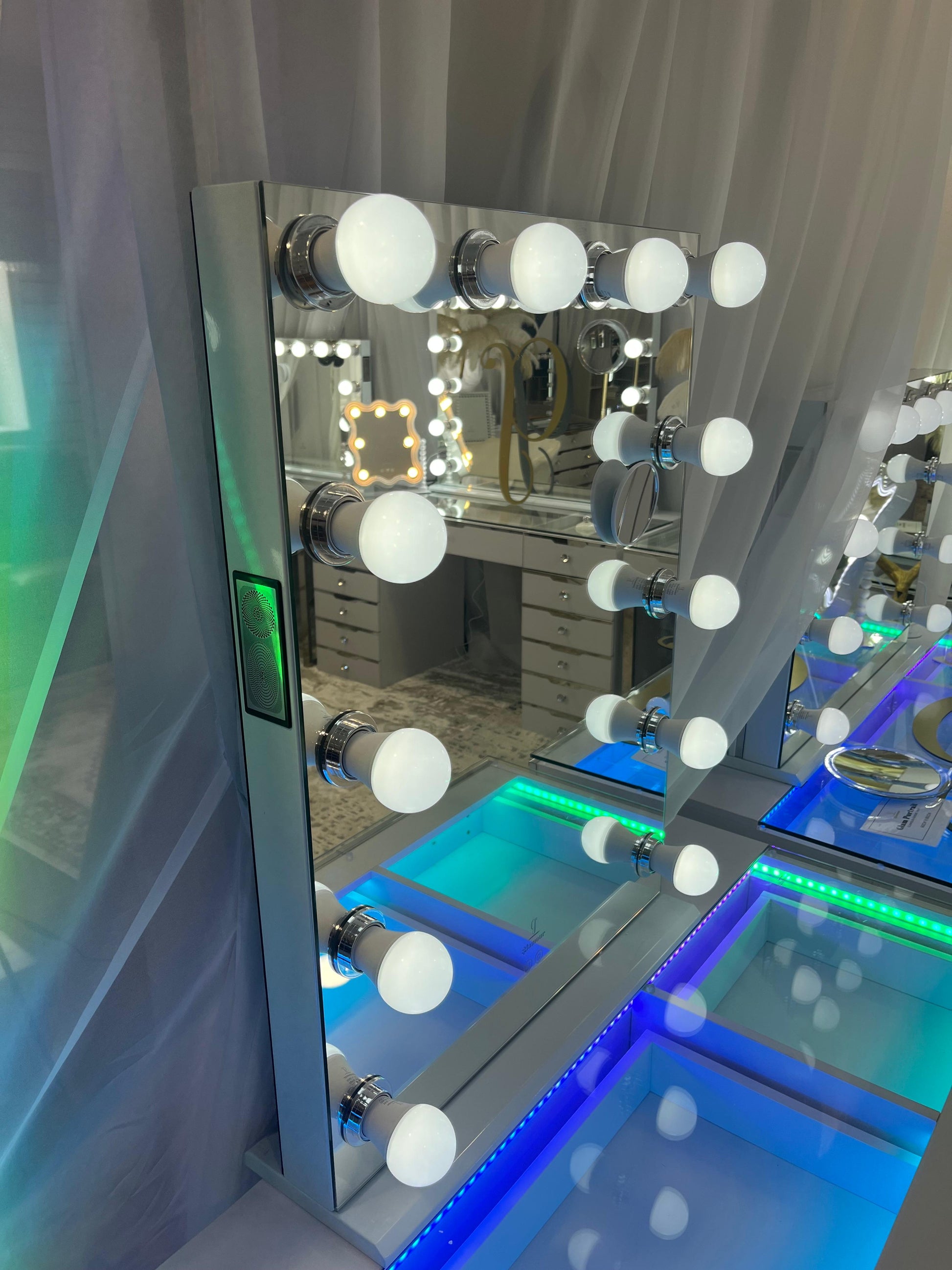 Glam Portrait Hollywood Makeup Mirror with Bluetooth