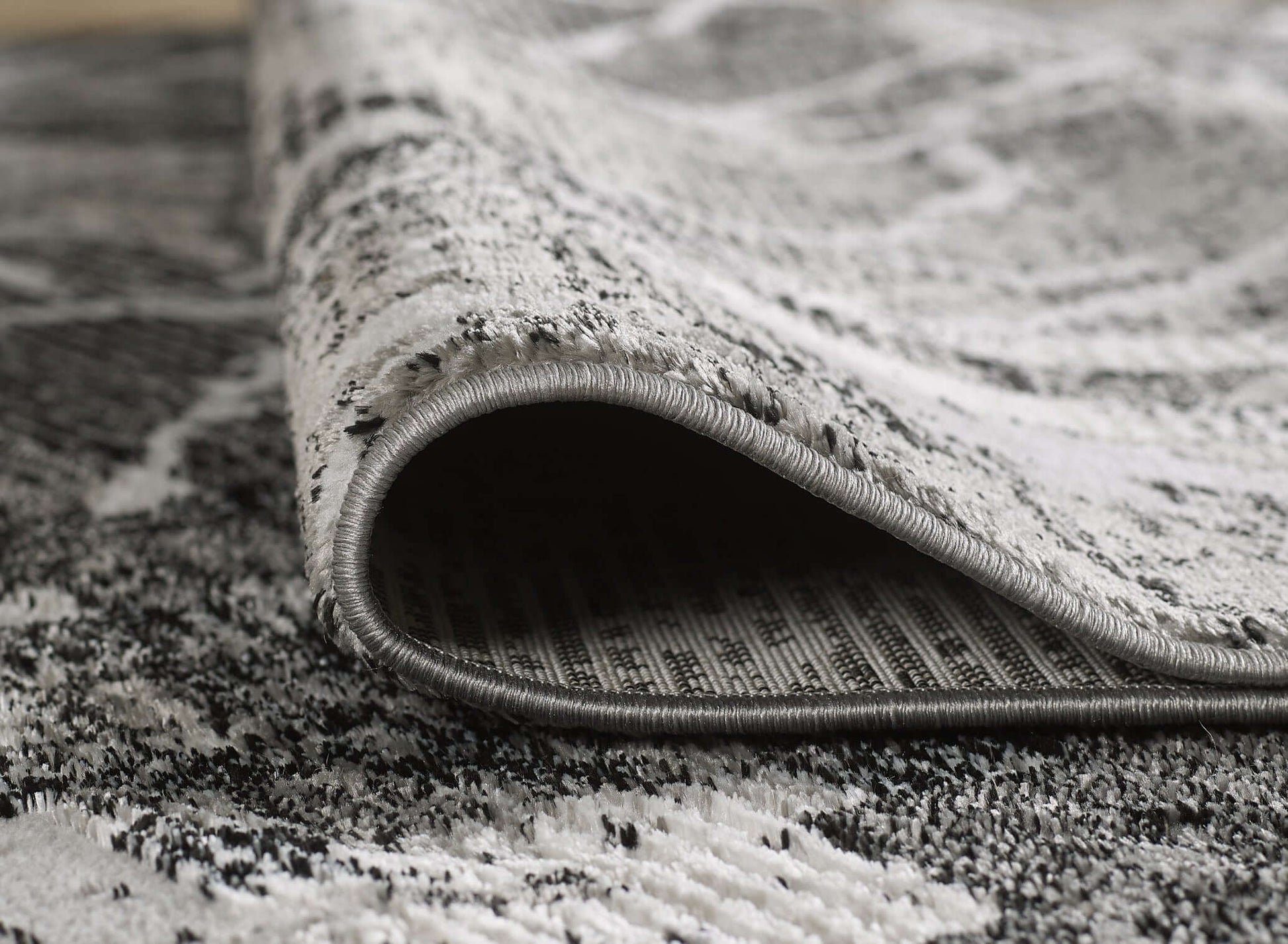 Alisa Rug - Dark Grey Black