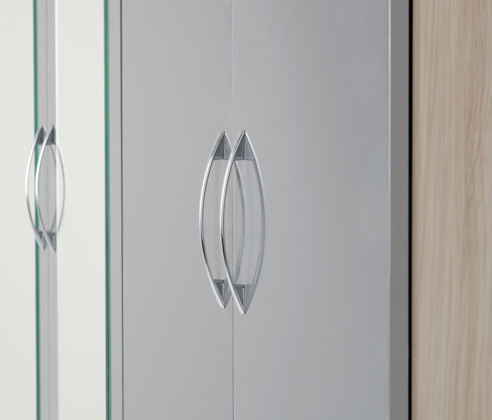 NEVADA-4-DOOR-2-DRAWER-WARDROBE-GREY-GLOSSLIGHT-OAK-EFFECT-VENEER-2019-02-100-101-075.jpg