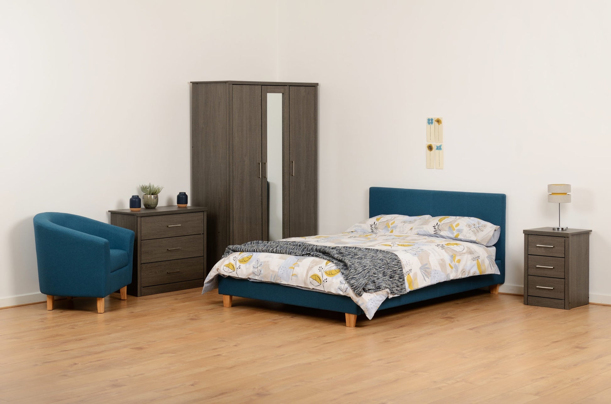 LISBON-3-DOOR-WARDROBE-BLACK-WOOD-GRAIN-2020-100-101-058-07-scaled.jpg