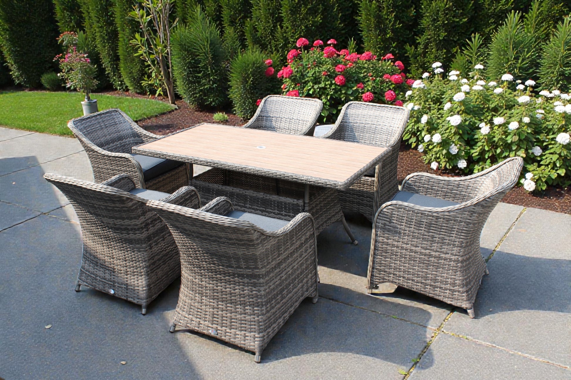 Valencia Garden Set