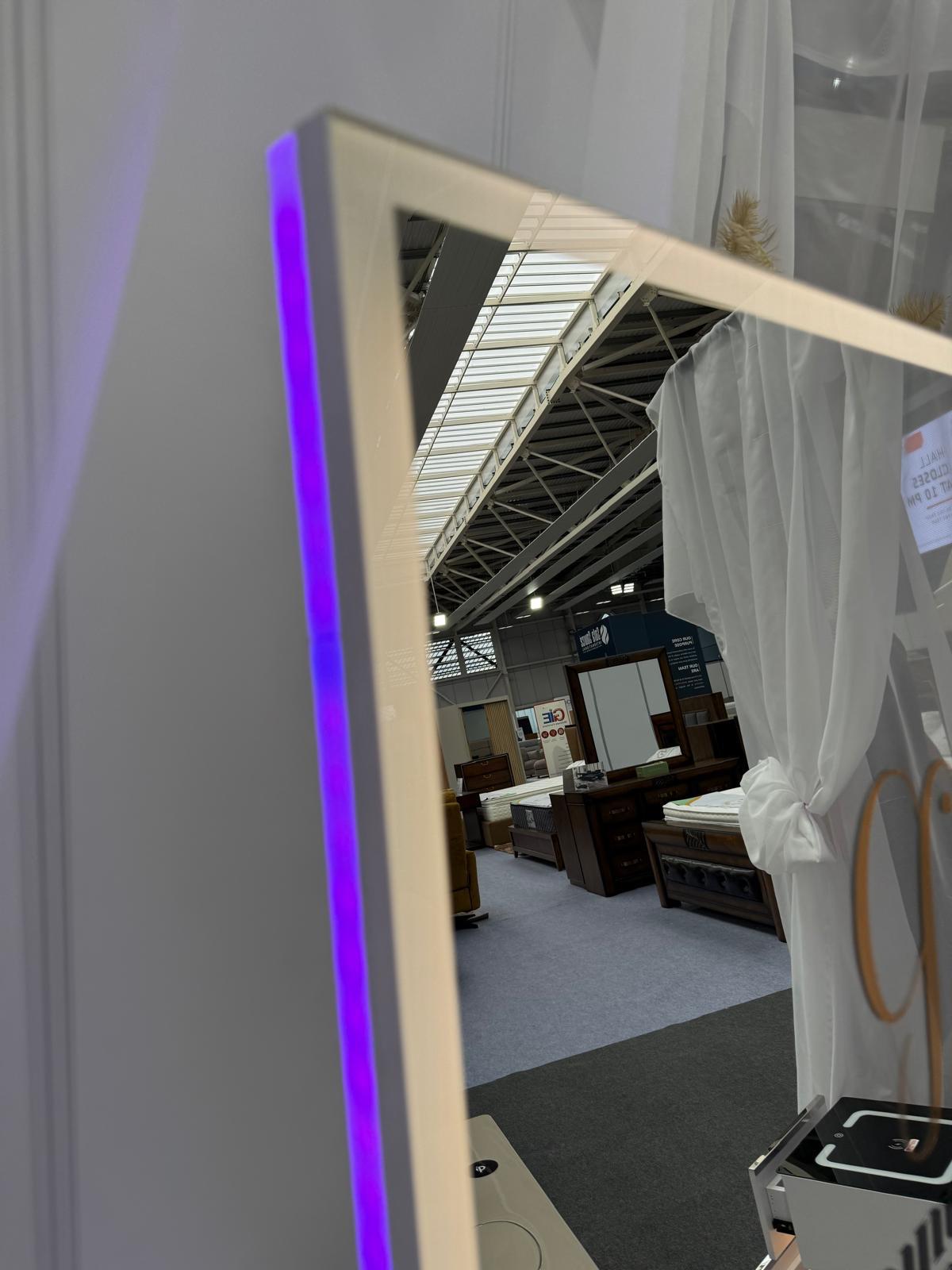 Glam Tower Mirror – 3 Light Settings