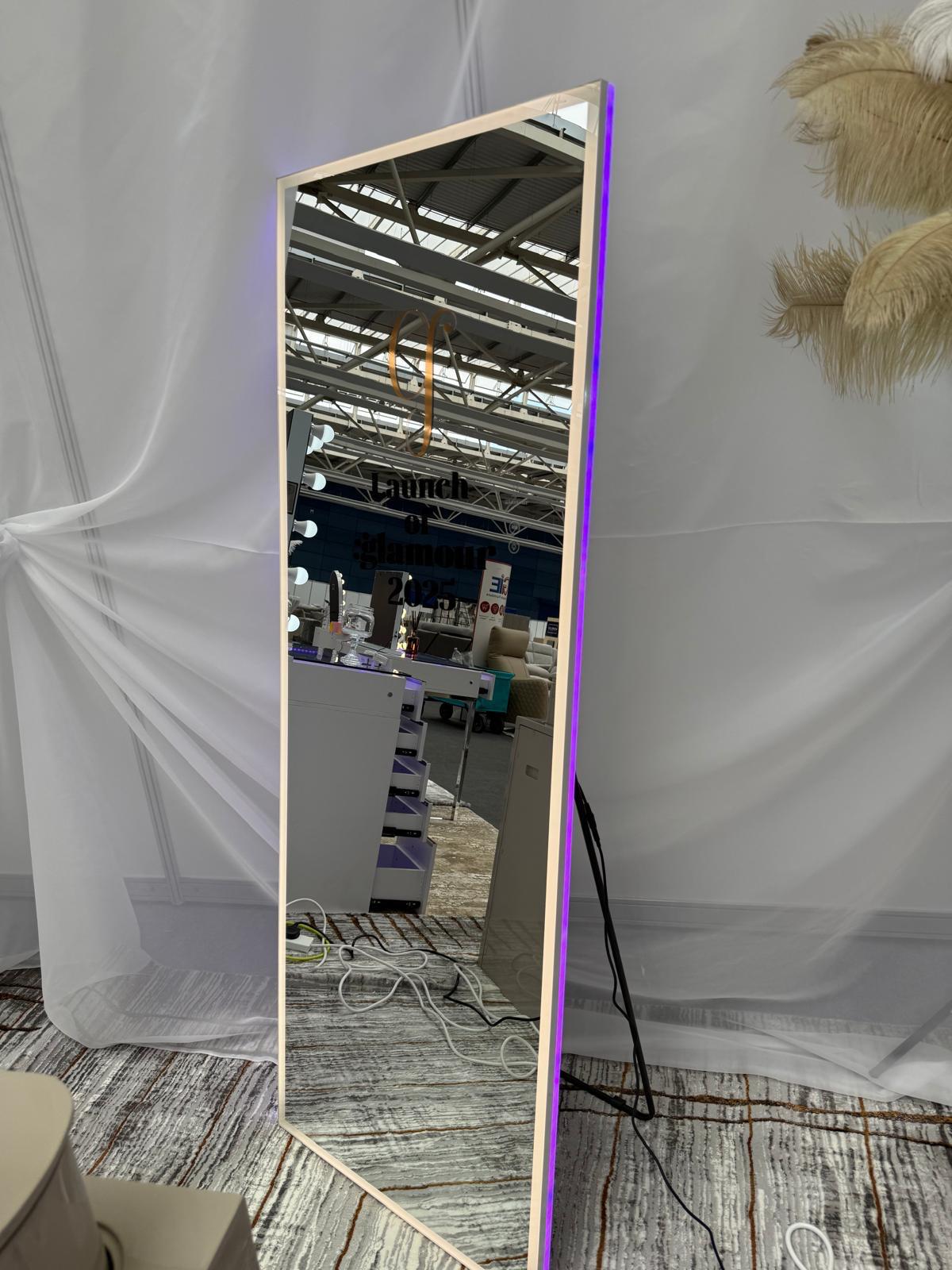 Glam Tower Mirror – 3 Light Settings