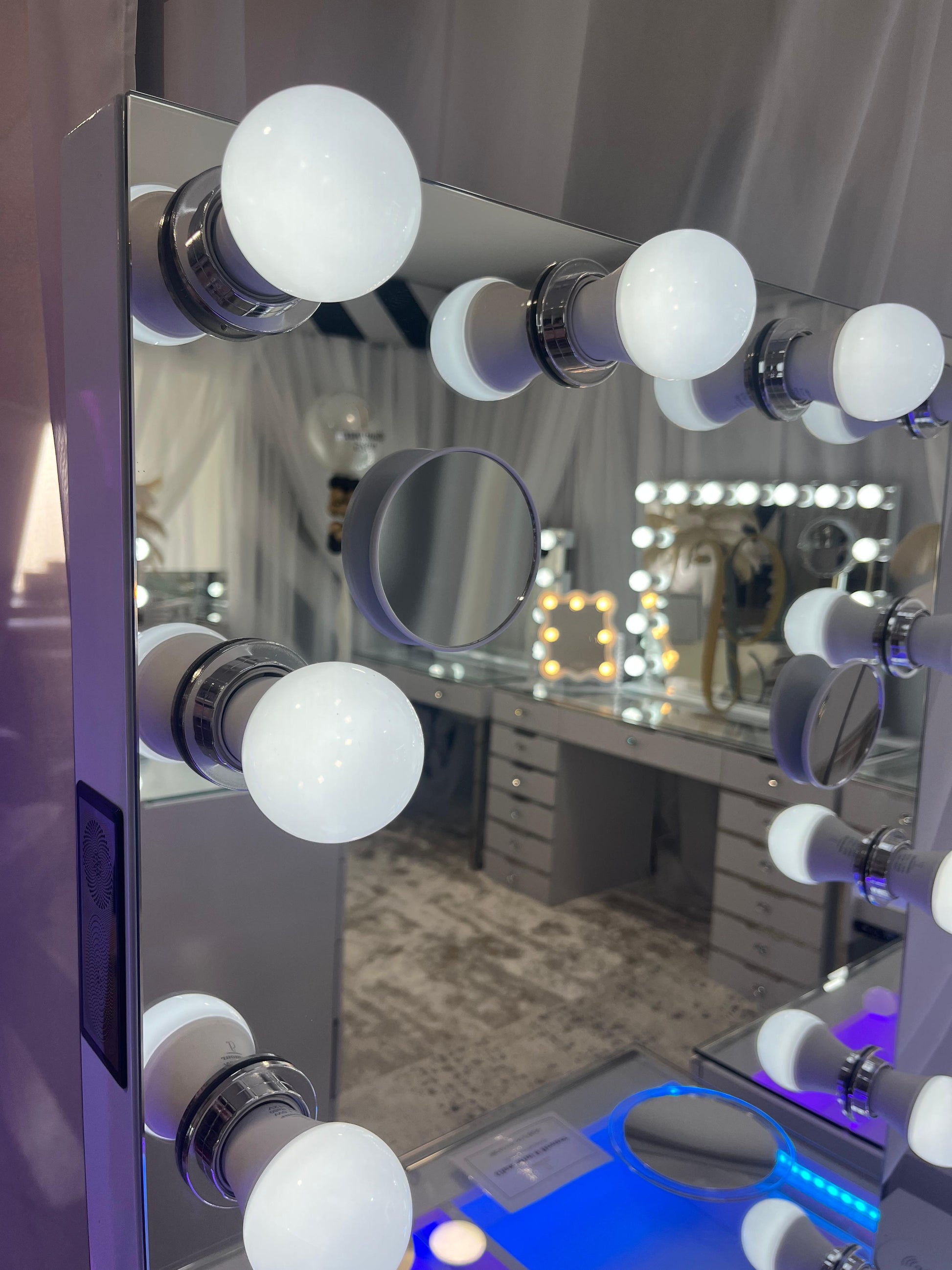 Glam Portrait Hollywood Makeup Mirror with Bluetooth