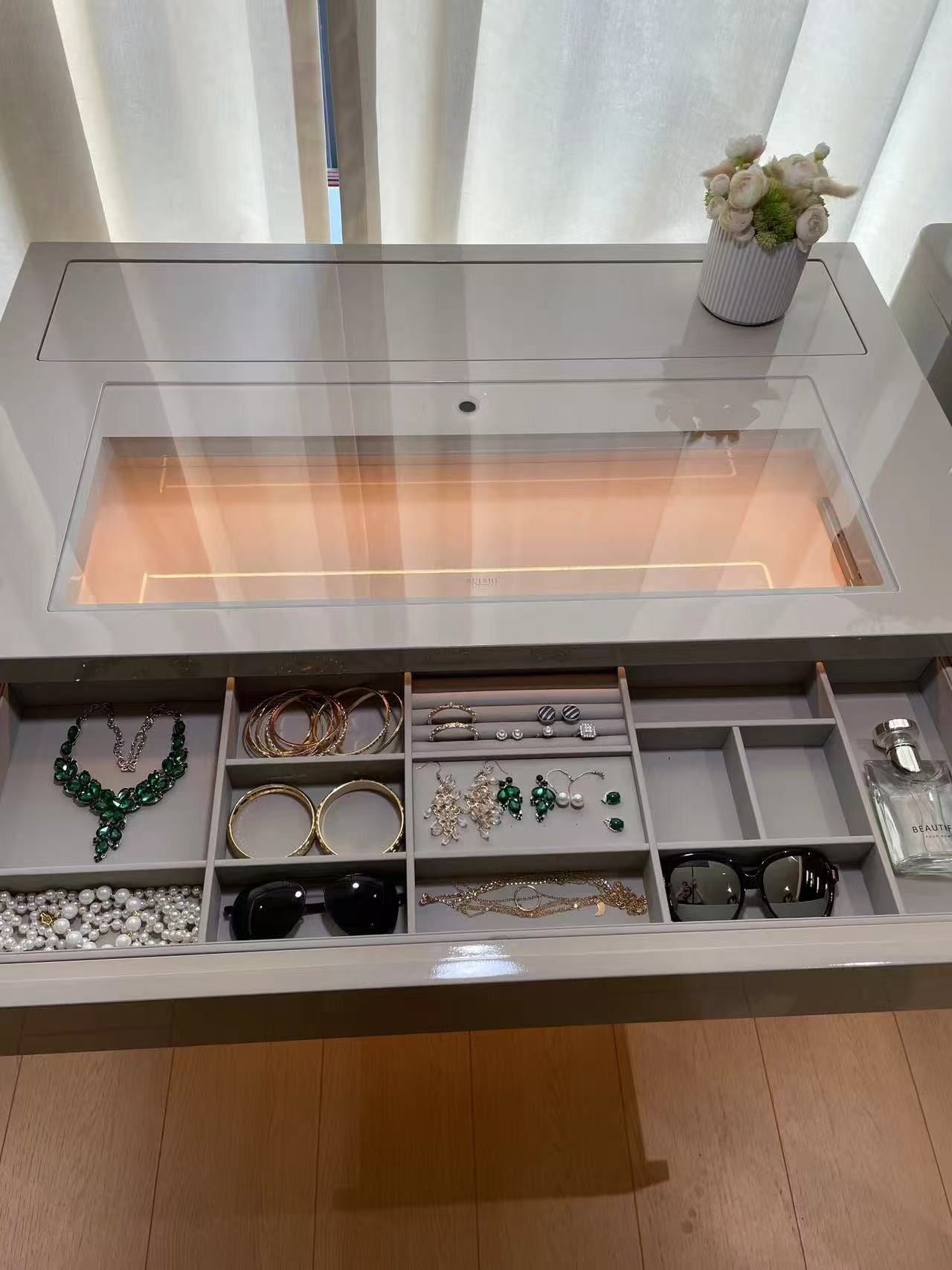 Elevate Vanity Table