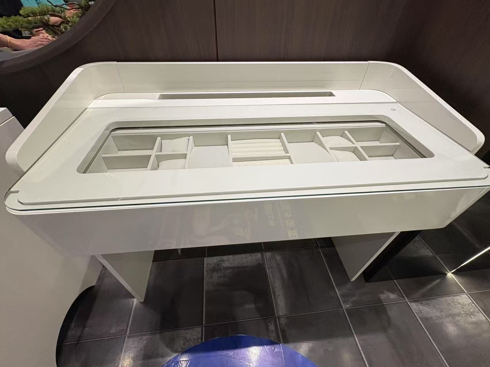 Elevate Vanity Table