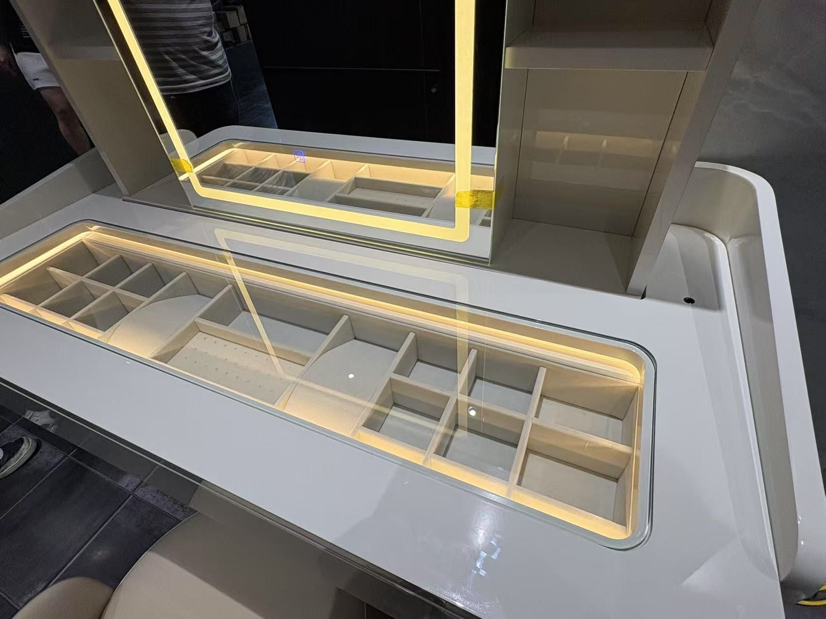 Elevate Vanity Table