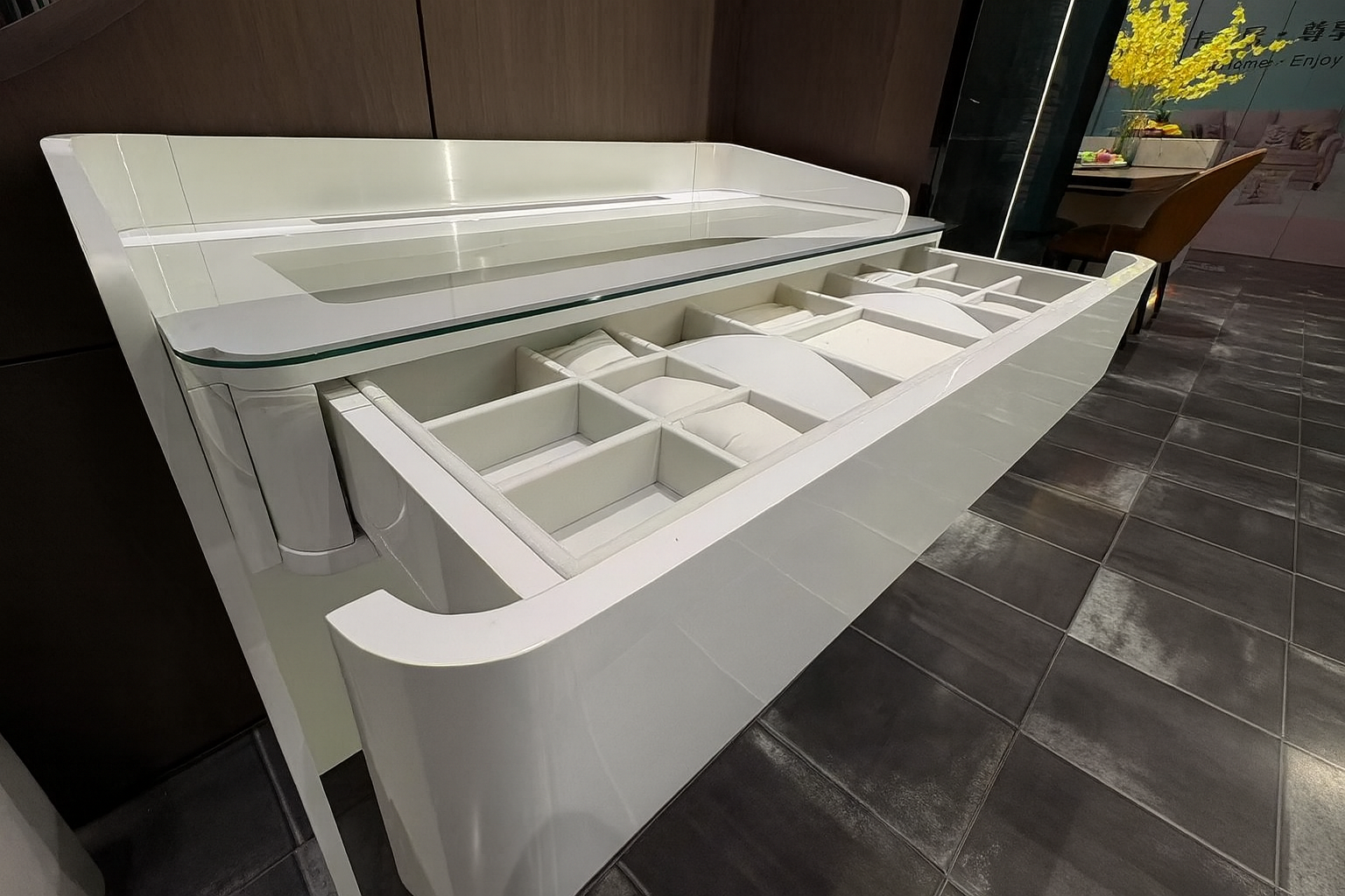 Elevate Vanity Table