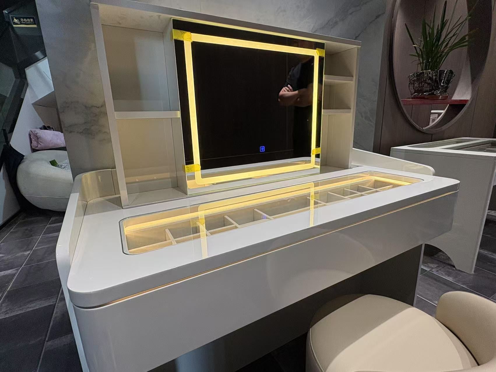 Elevate Vanity Table