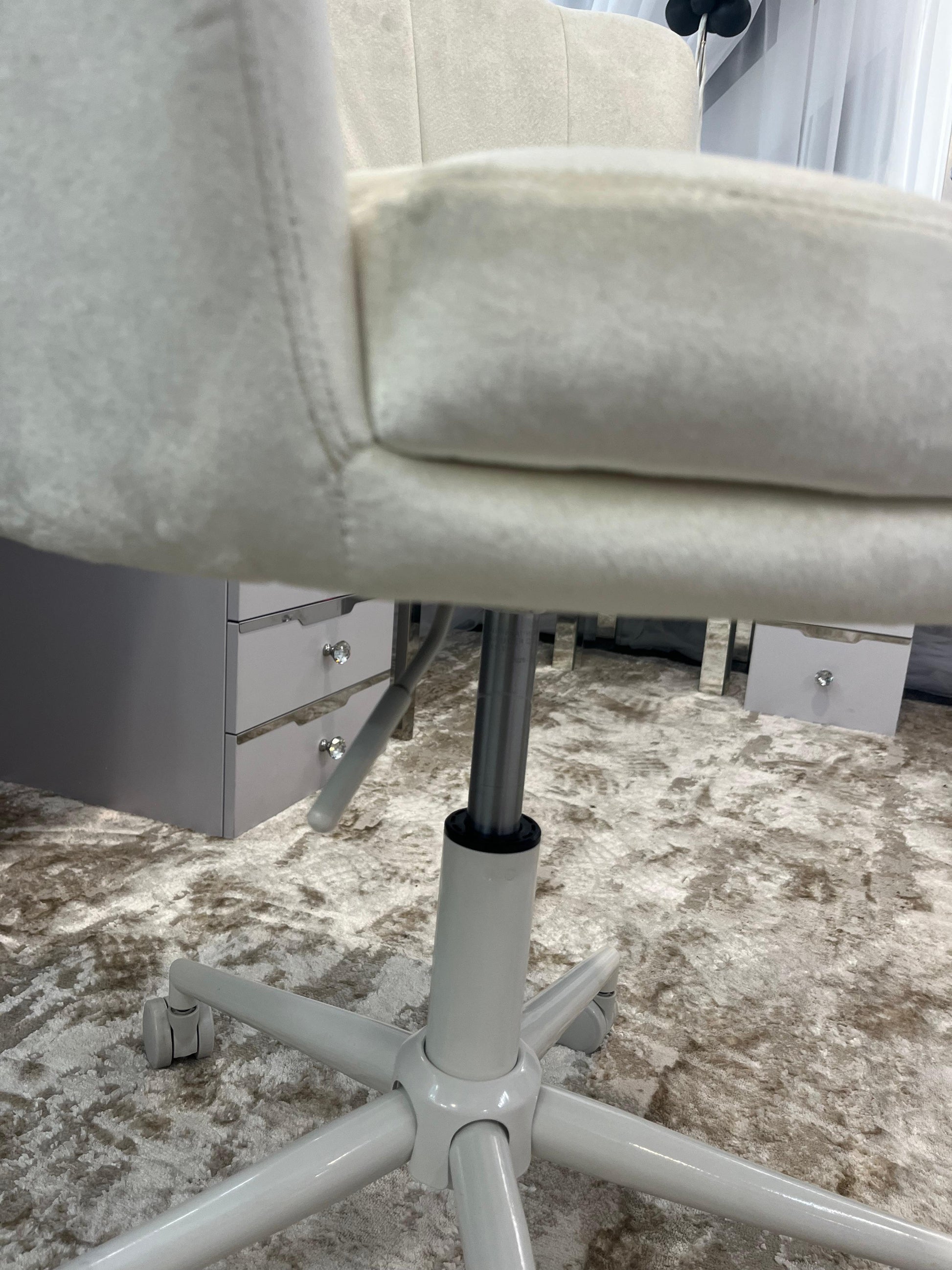 Shell Swivel Chair