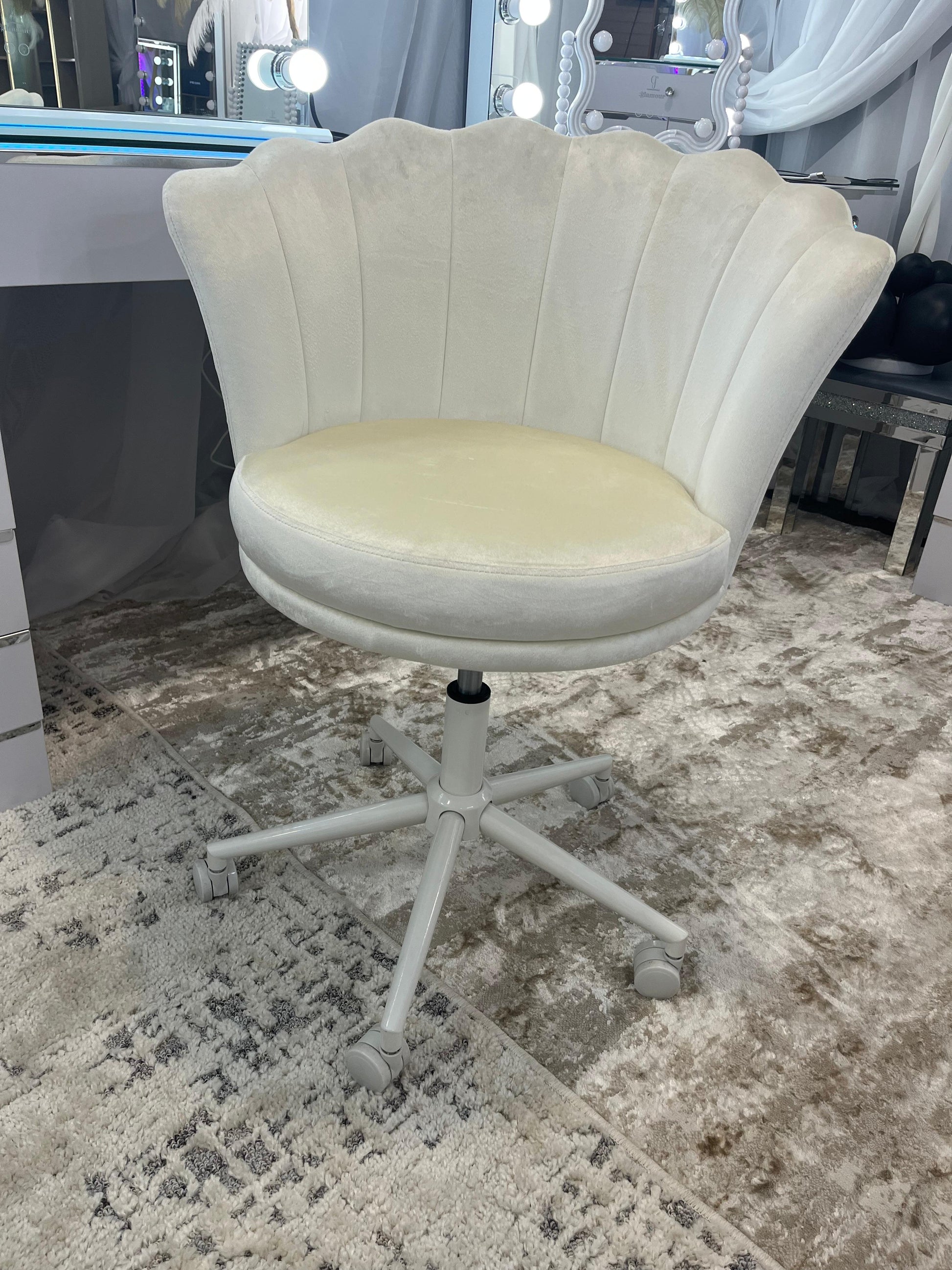 Shell Swivel Chair