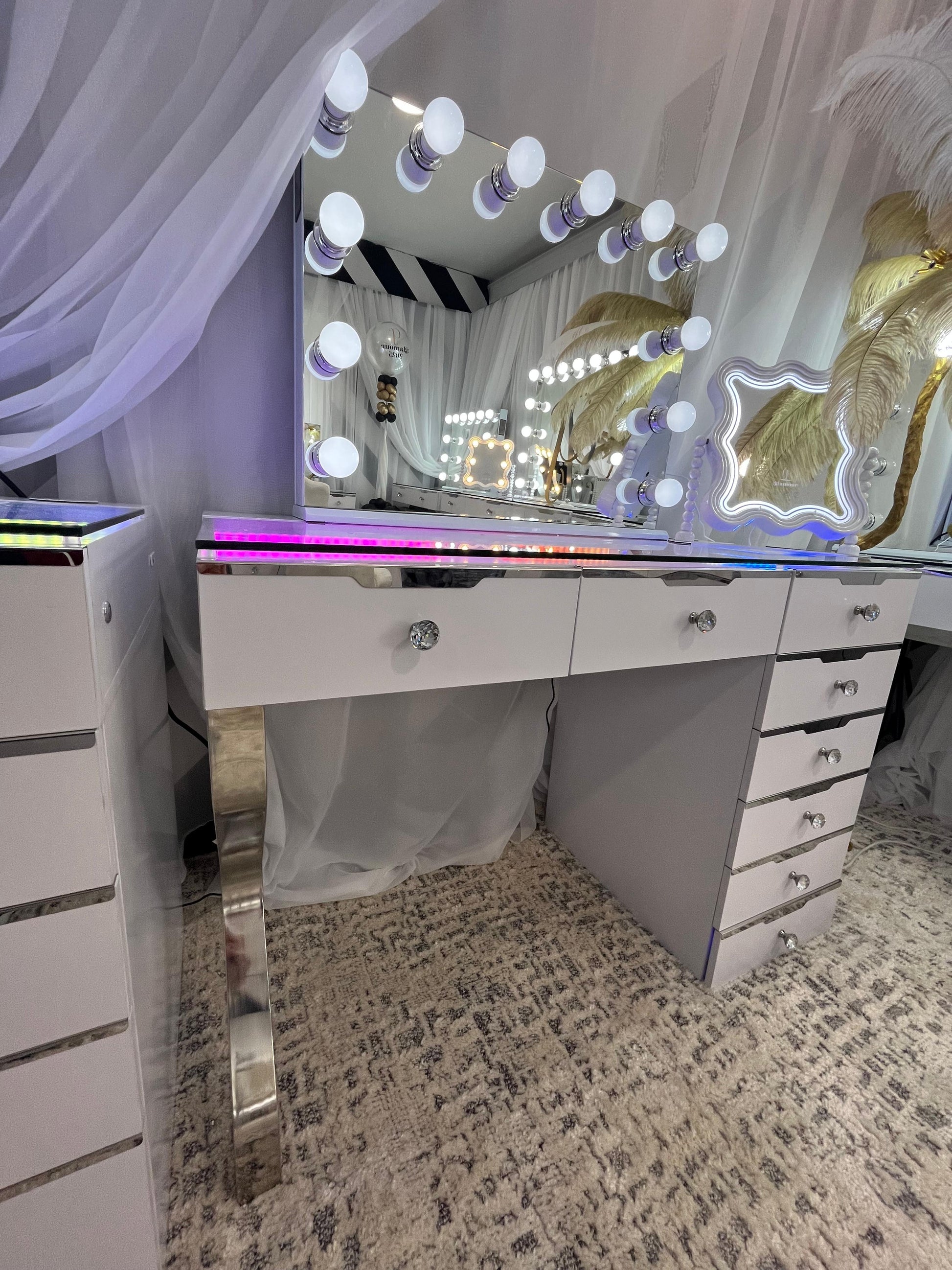 Glam 8 Drawer Vanity Table