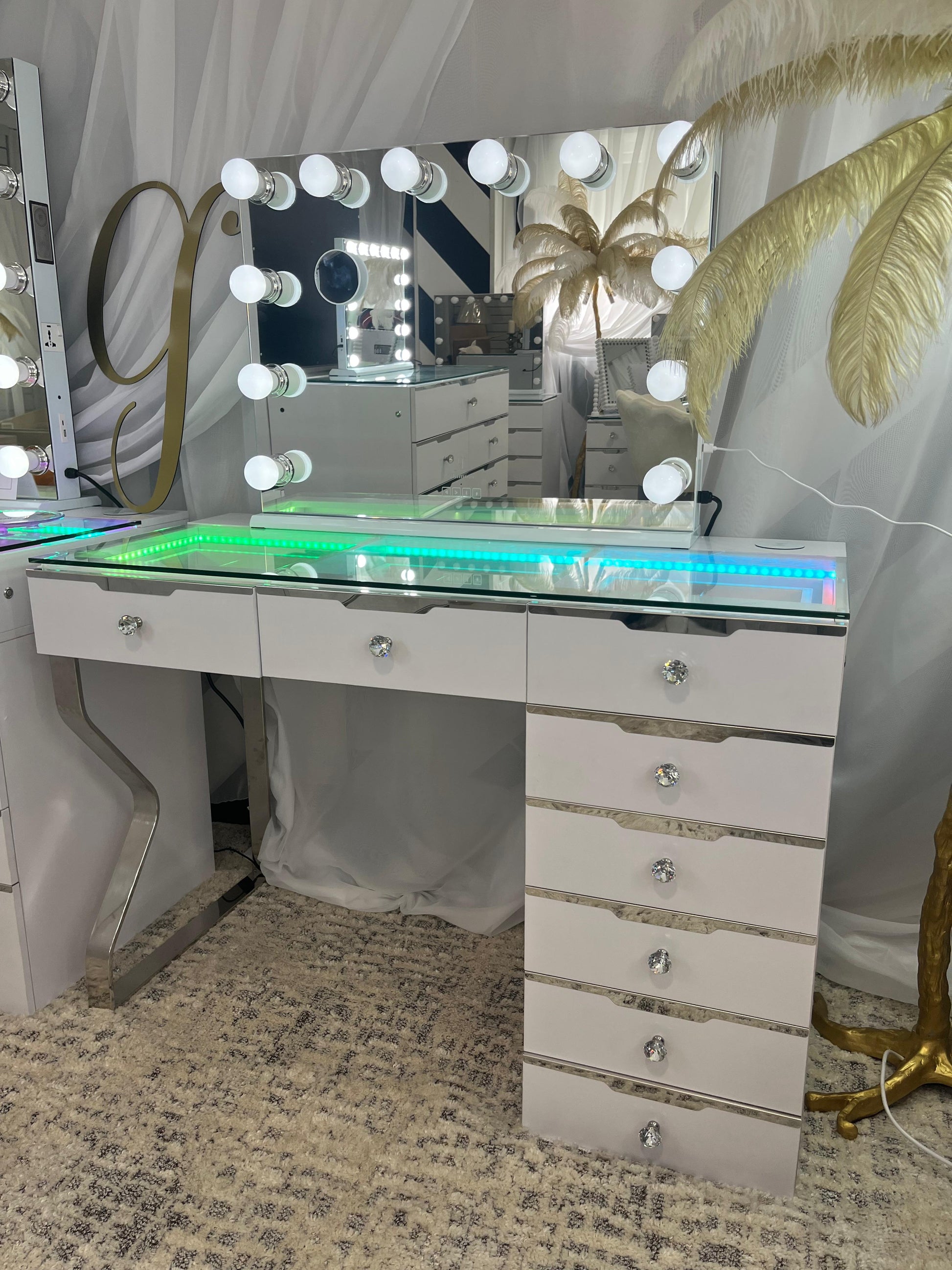 Glam 8 Drawer Vanity Table