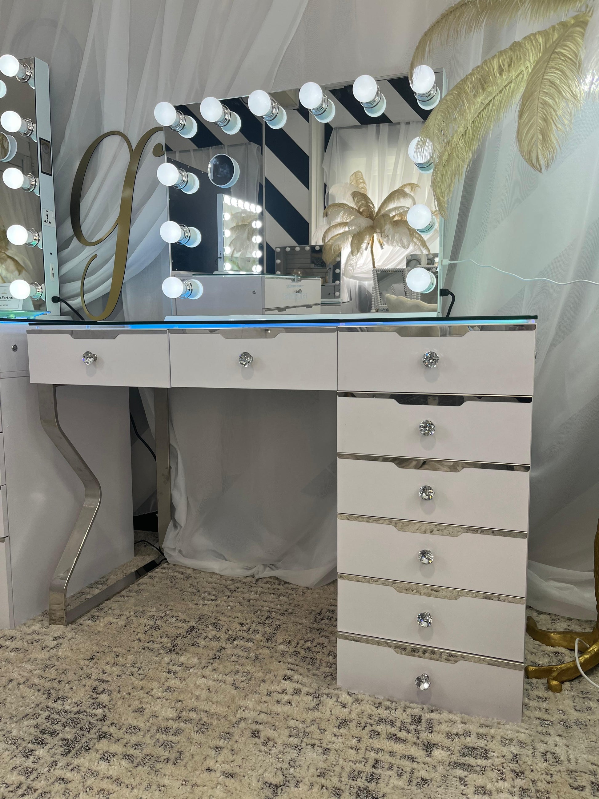 Glam 8 Drawer Vanity Table