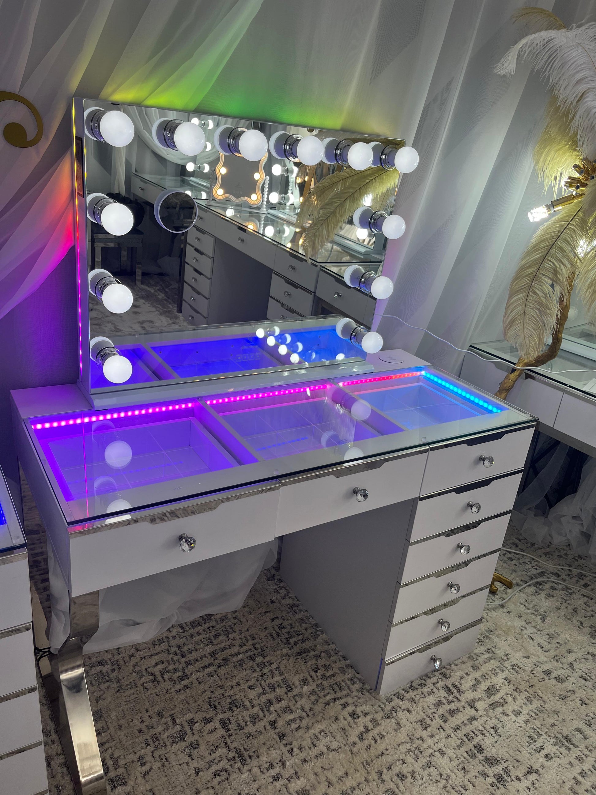 Glam 8 Drawer Vanity Table
