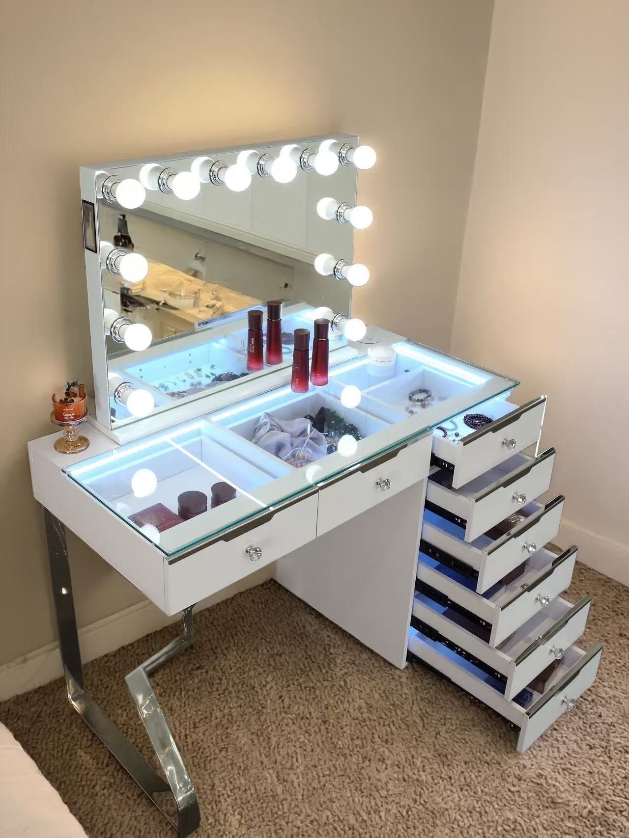 Glam 8 Drawer Vanity Table