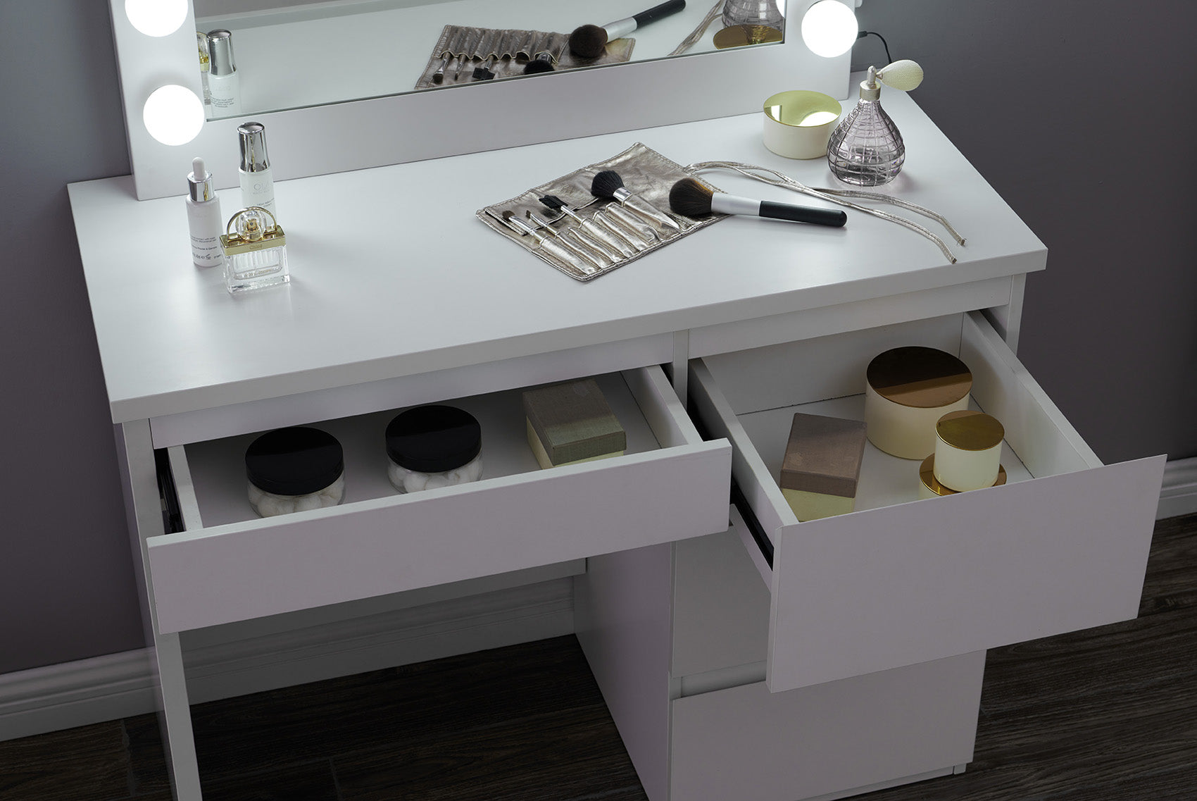 Hollywood Vanity Station