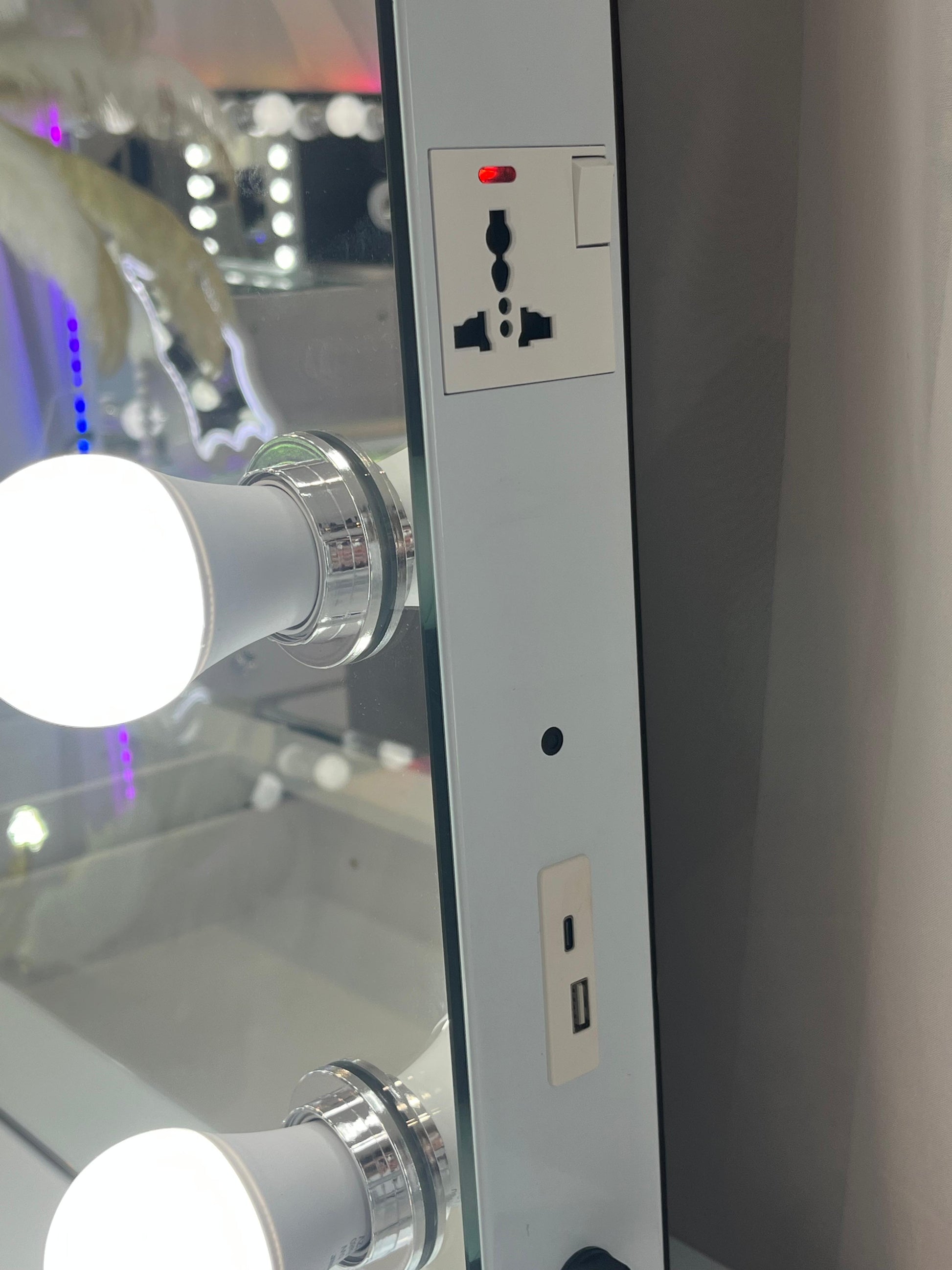 Glam Landscape Hollywood Makeup Mirror with Bluetooth