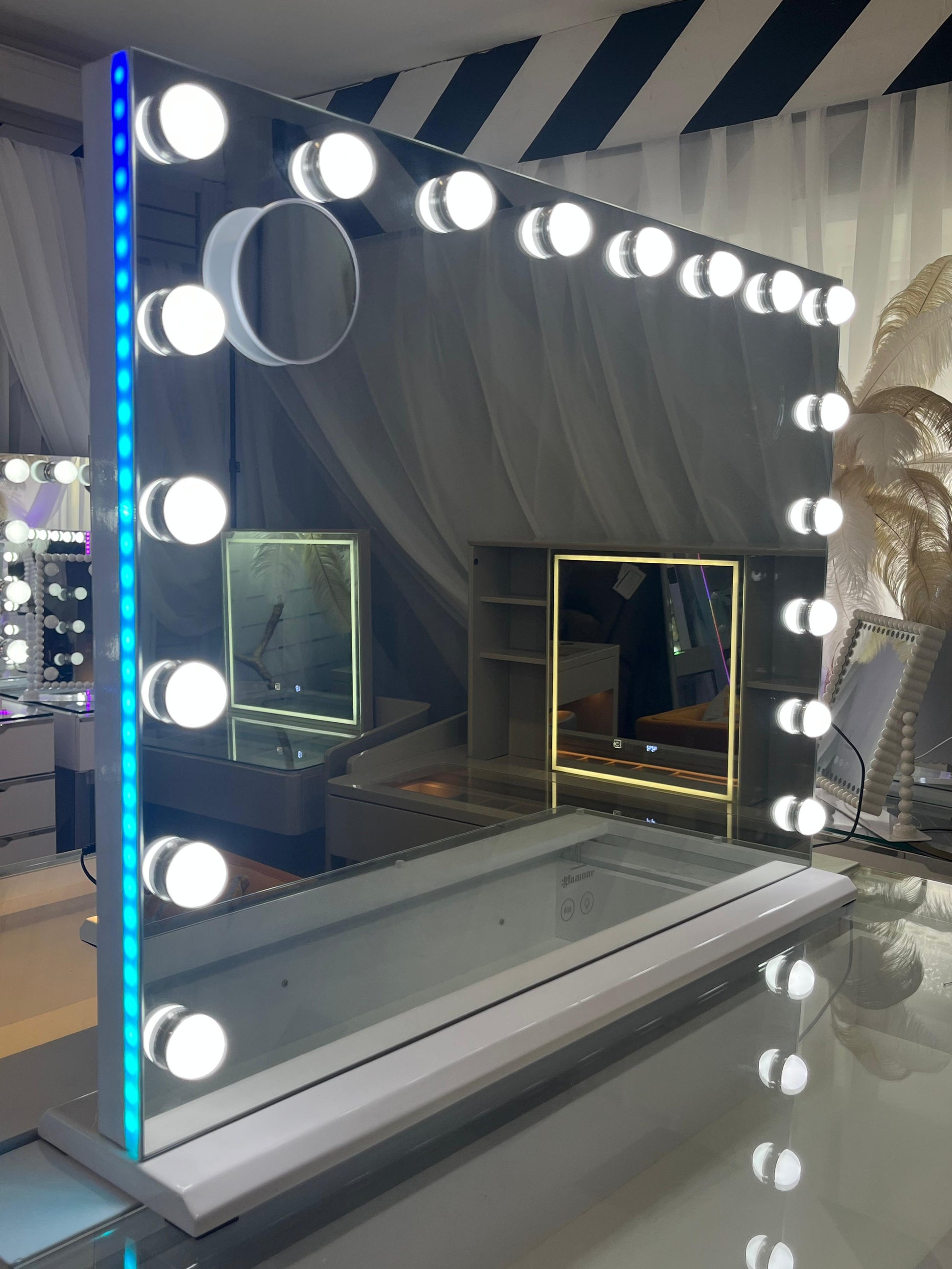 Glow 18 Hollywood Make up Mirror Rainbow