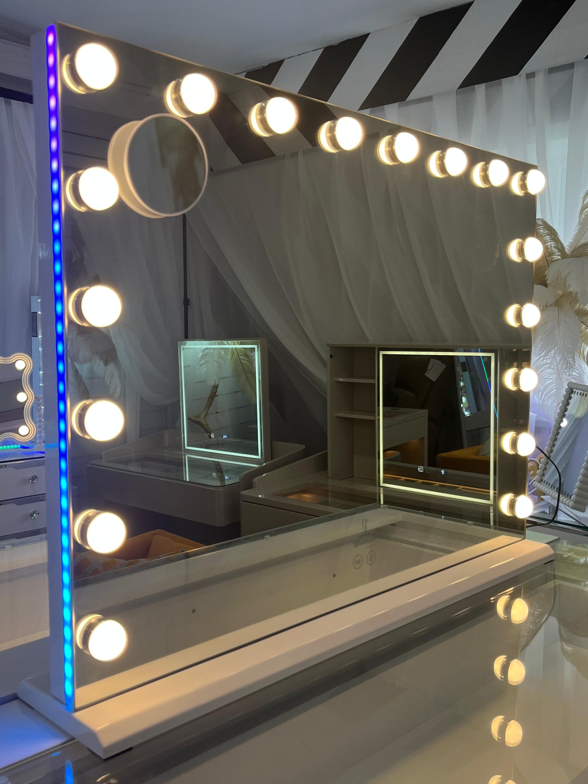 Glow 18 Hollywood Make up Mirror Rainbow