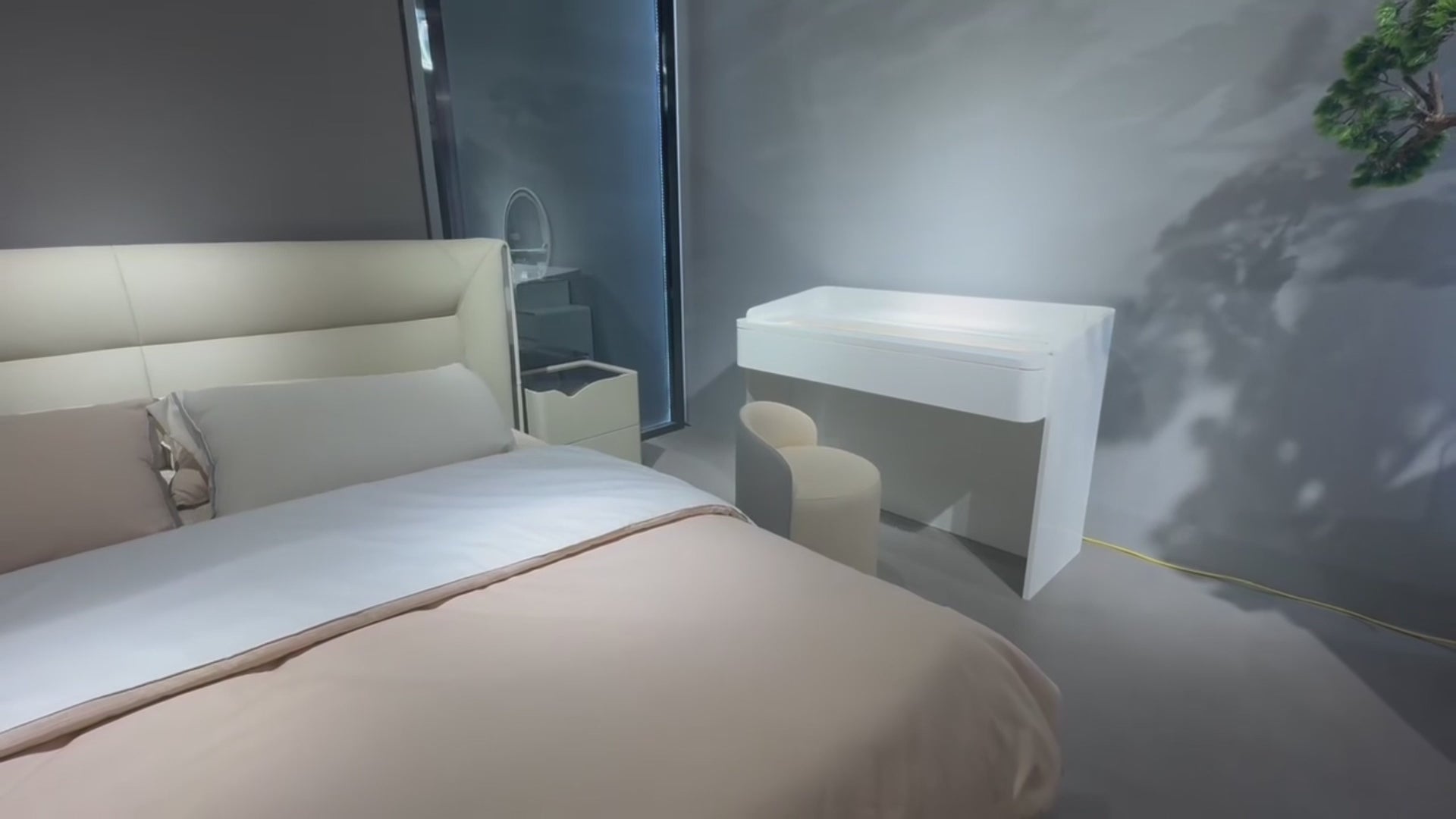Elevate Vanity Table