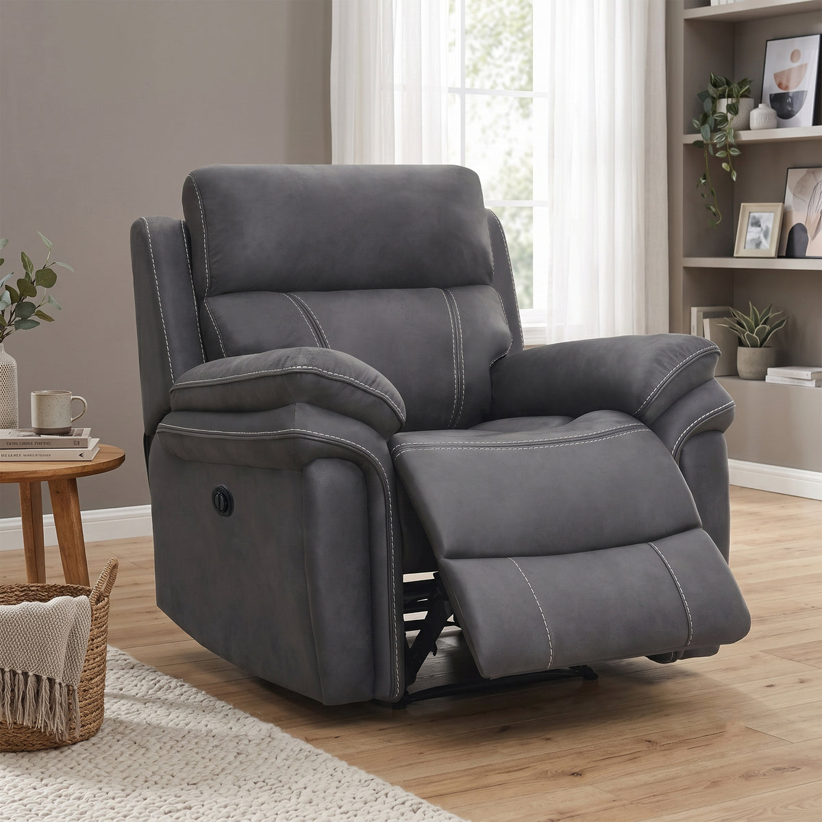 Richmond electric armchair in Charcoal Leather Air, living room view 1