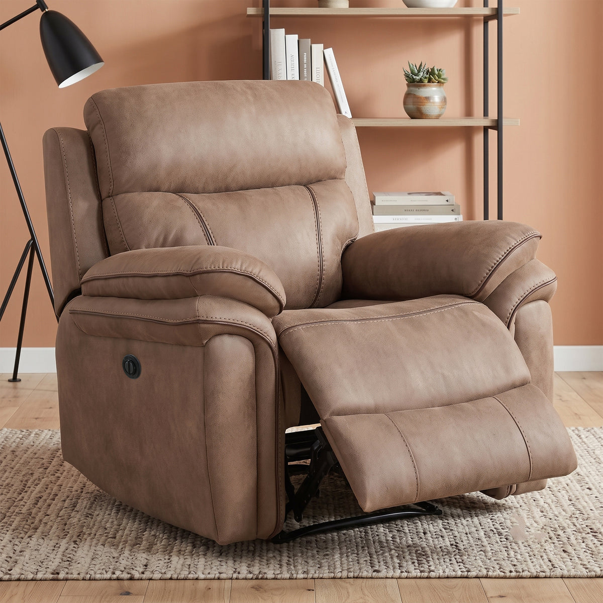 Richmond electric armchair in Sahara Leather Air, living room view 1