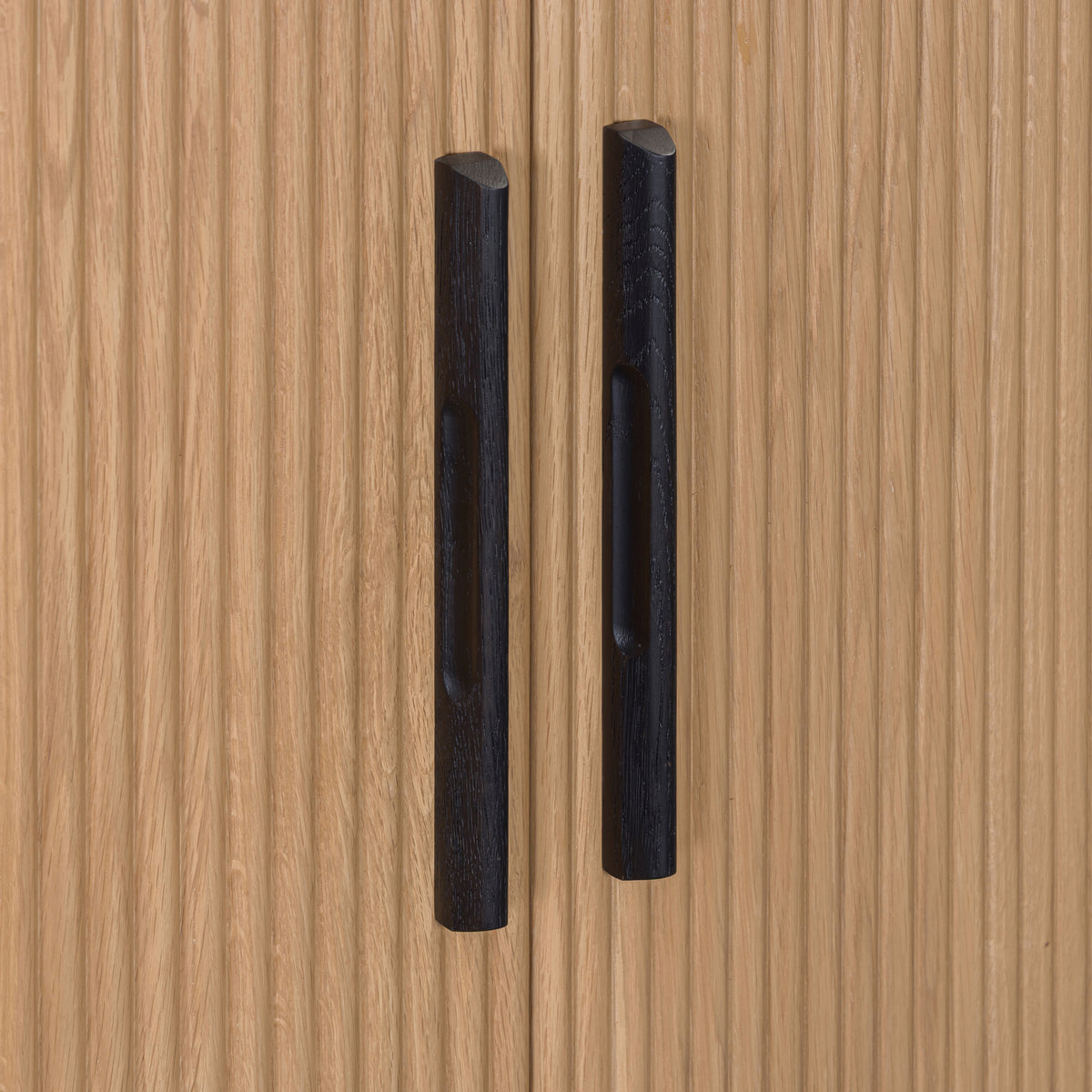 Stockholm 4 Door Curved Sideboard - dark handle detail