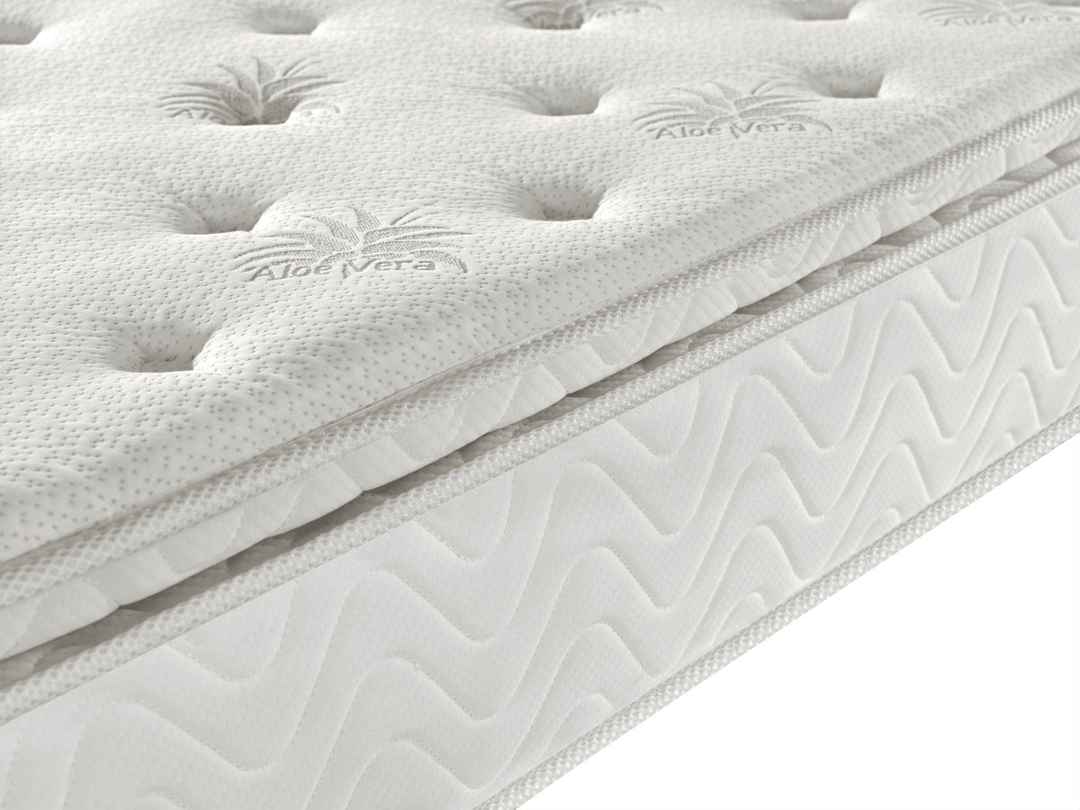 G02 Aloe Vera Mattress, close-up of the tufted top and side piping