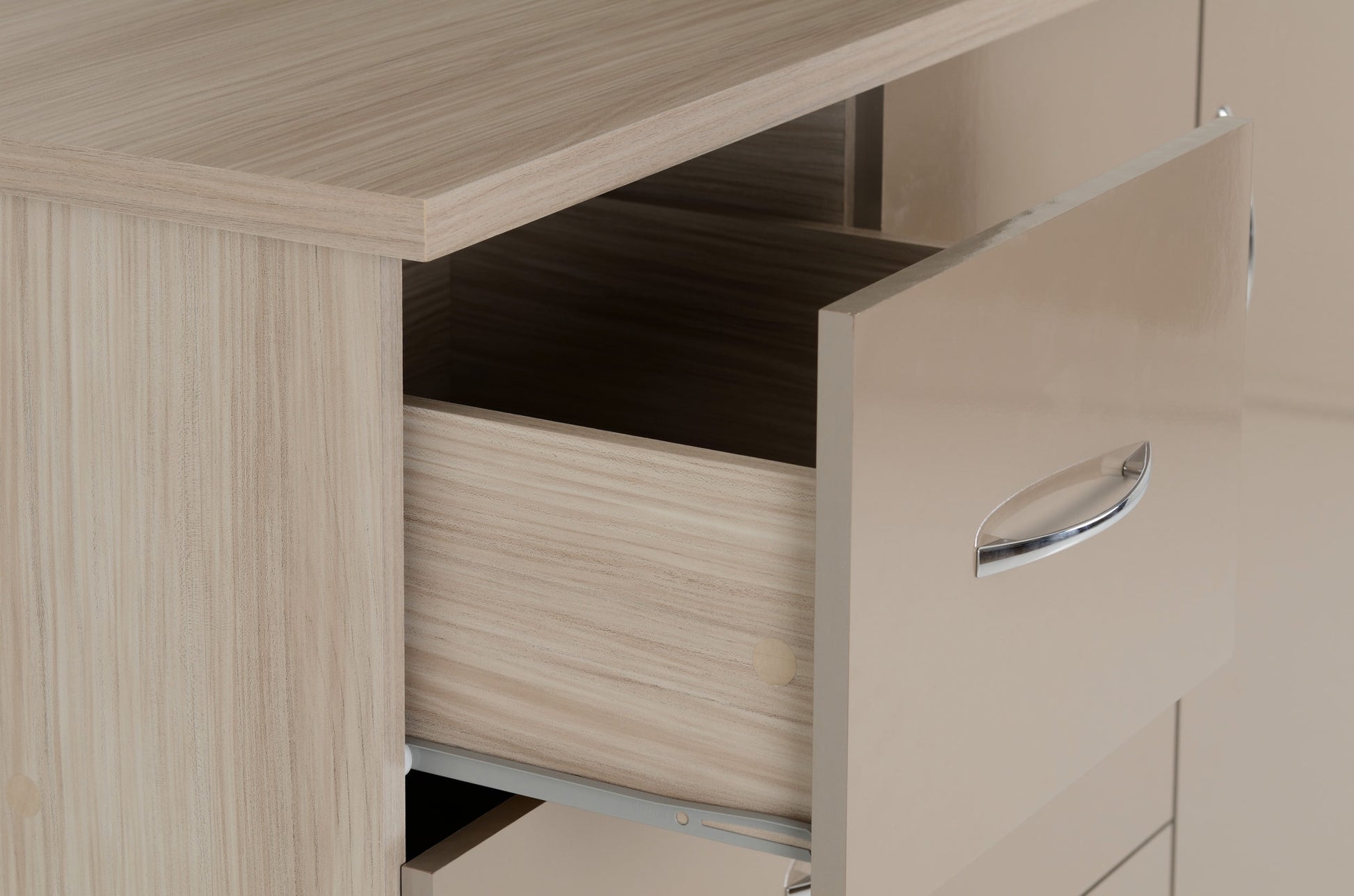 NEVADA-5-DRAWER-LOW-WARDROBE-OYSTER-GLOSSLIGHT-OAK-EFFECT-VENEER-2020-01-100-101-104-scaled.jpg